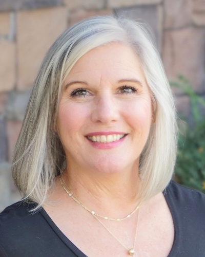 Ellen professional profile pic web